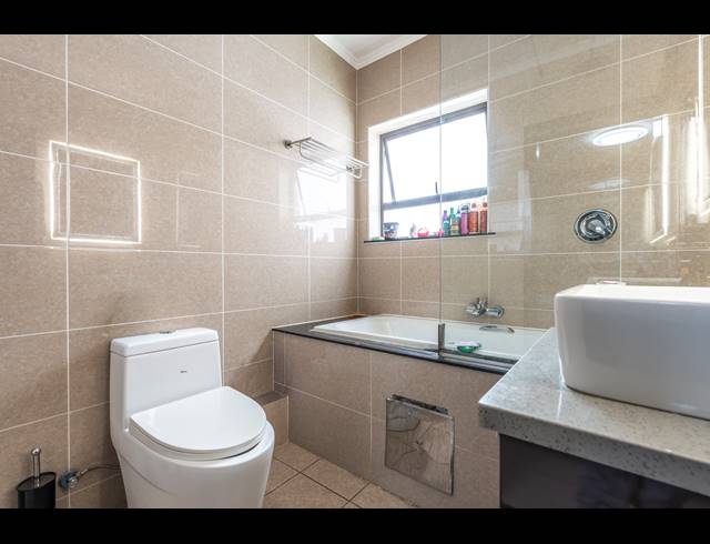 1 BEDROOM APARTMENT FOR SALE IN BROADACRES